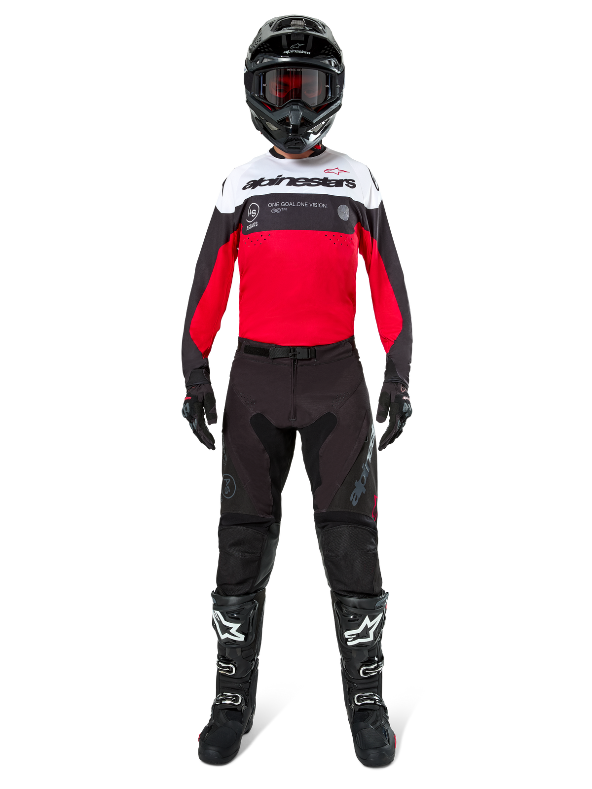 Motocross-kører iført Alpinestars Pro-Dura bukser i sort og magnet, kombineret med en rød, hvid og sort trøje, sort hjelm og sorte støvler, komplet off-road racing-udstyr, holdbart og letvægtsdesign til enduro-kørsel