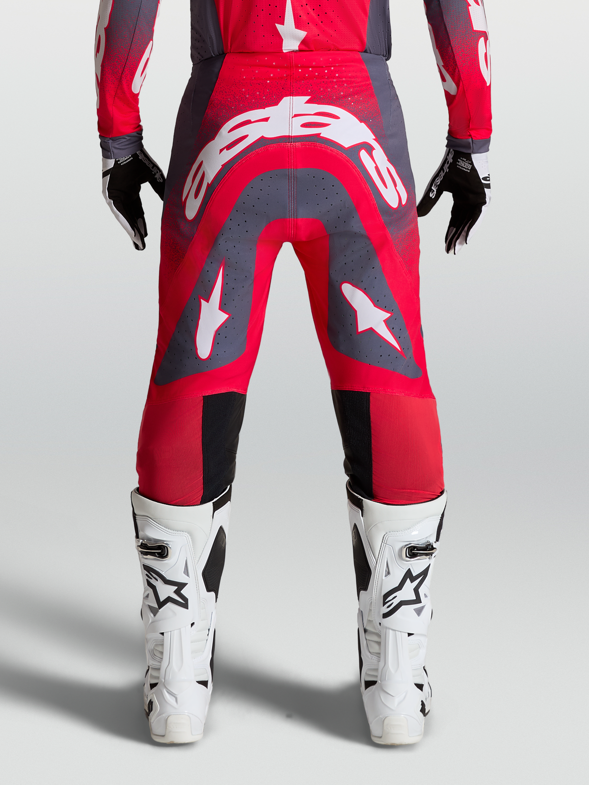 Alpinestars Supertech Hiten AFD bukser, motocrossbukser til herre, rød og grå med hvide logoer, professionelt off-road racerudstyr.