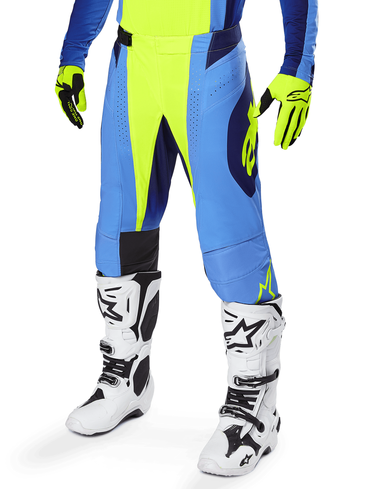 Alpinestars 2025 Techstar Melt bukser, motocrossbukser, Gul Fluo Blå, båret med matchende gule og blå handsker og hvide motocrossstøvler, med ergonomisk snit og ventilation til off-road racing ydeevne.