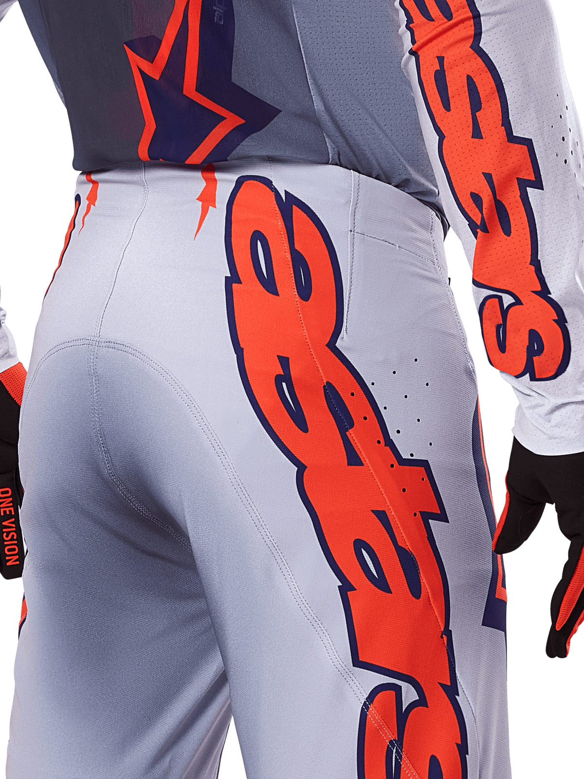Alpinestars 2025 Supertech Lipan bukser og jersey, motocross-udstyrssæt, grå og fluoriserende orange, nærbillede af siden og bagsiden, der viser stort orange Alpinestars-branding, performance rip-stop-stof med perforeret ventilation