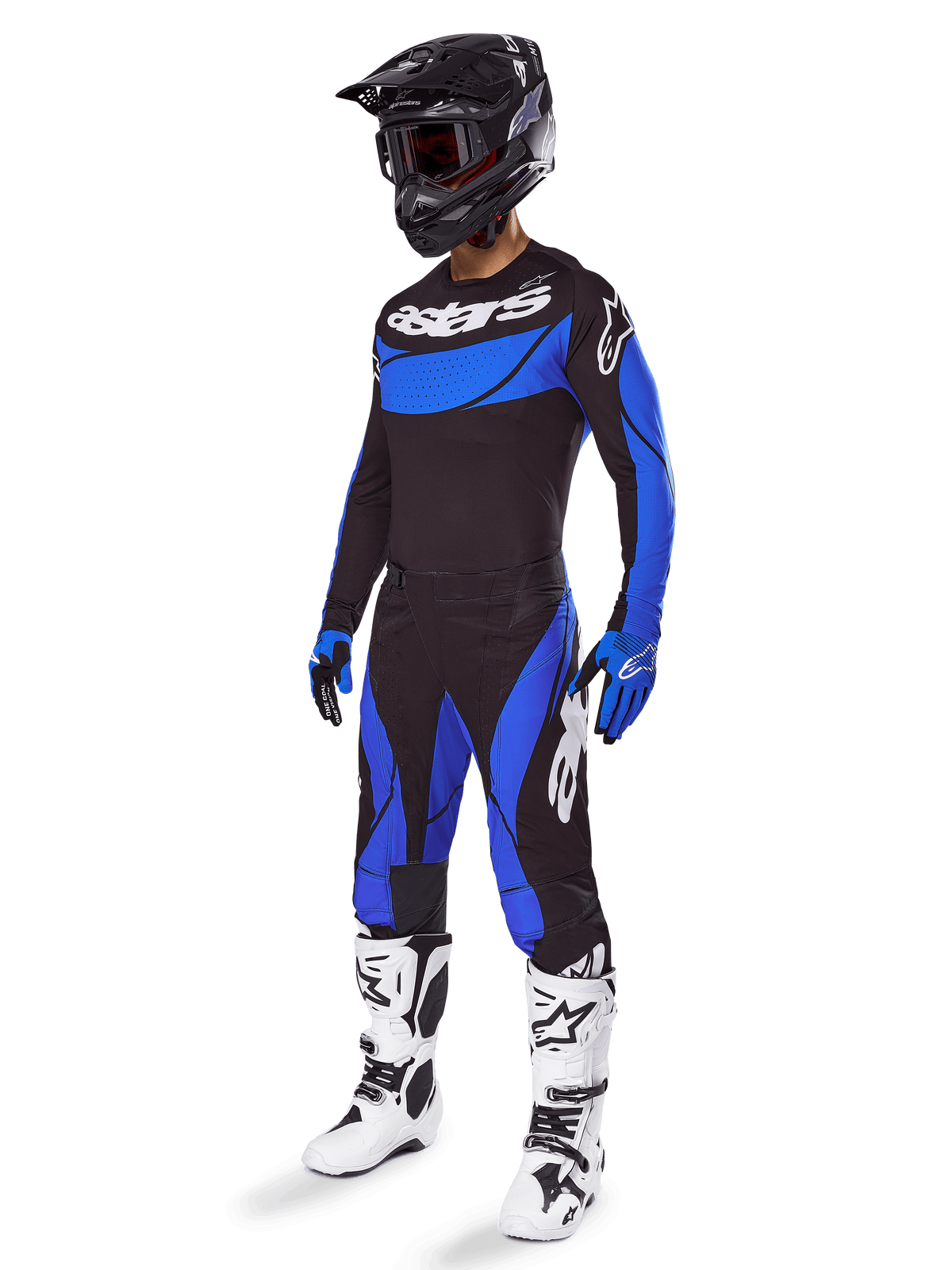 Alpinestars 2025 Techstar Dreem-udstyrssæt, motocross-udstyr i sort og blå, inklusive jersey og bukser med hvidt logo, båret med en sort hjelm, blå og sorte handsker og hvide og sorte støvler, komplet koordineret raceroutfit til terrænkørsel.