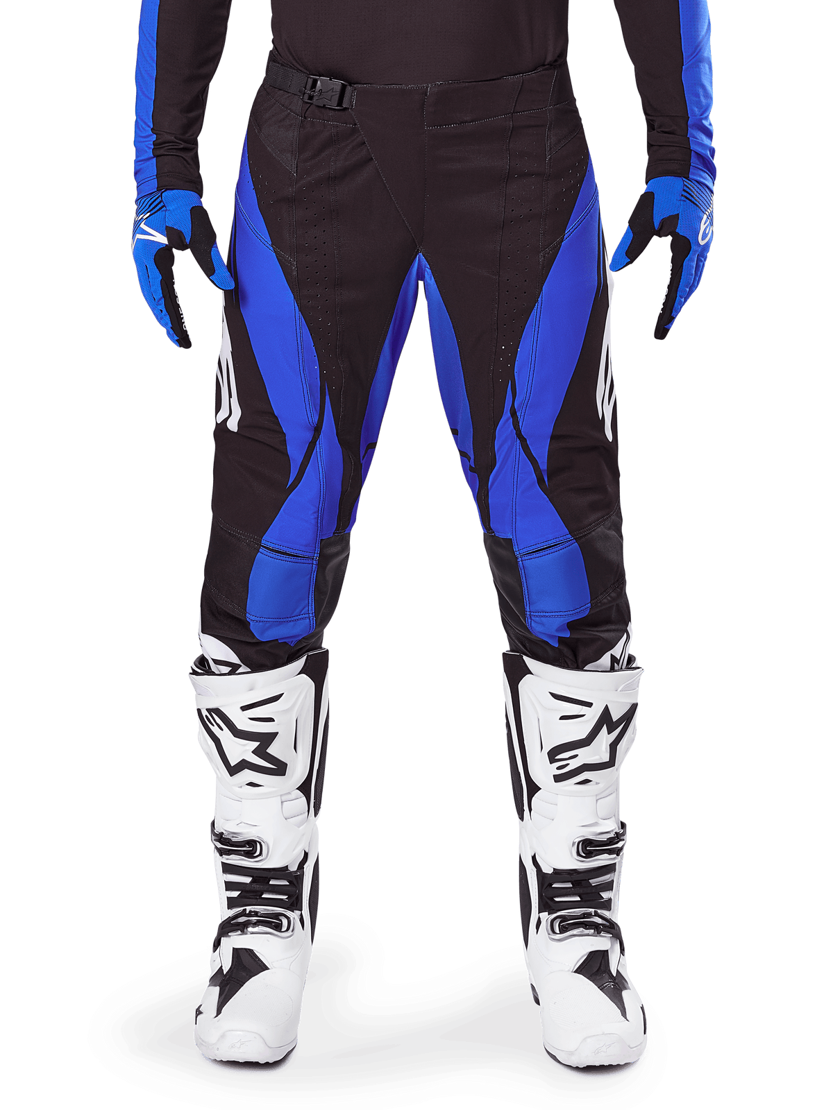 Alpinestars 2025 Techstar Dreem bukser, motocross-bukser, sort og blå, vist sammen med matchende trøje, handsker og hvide støvler, med blå sidepaneler og atletisk race-pasform, slidstærkt materiale til off-road racing