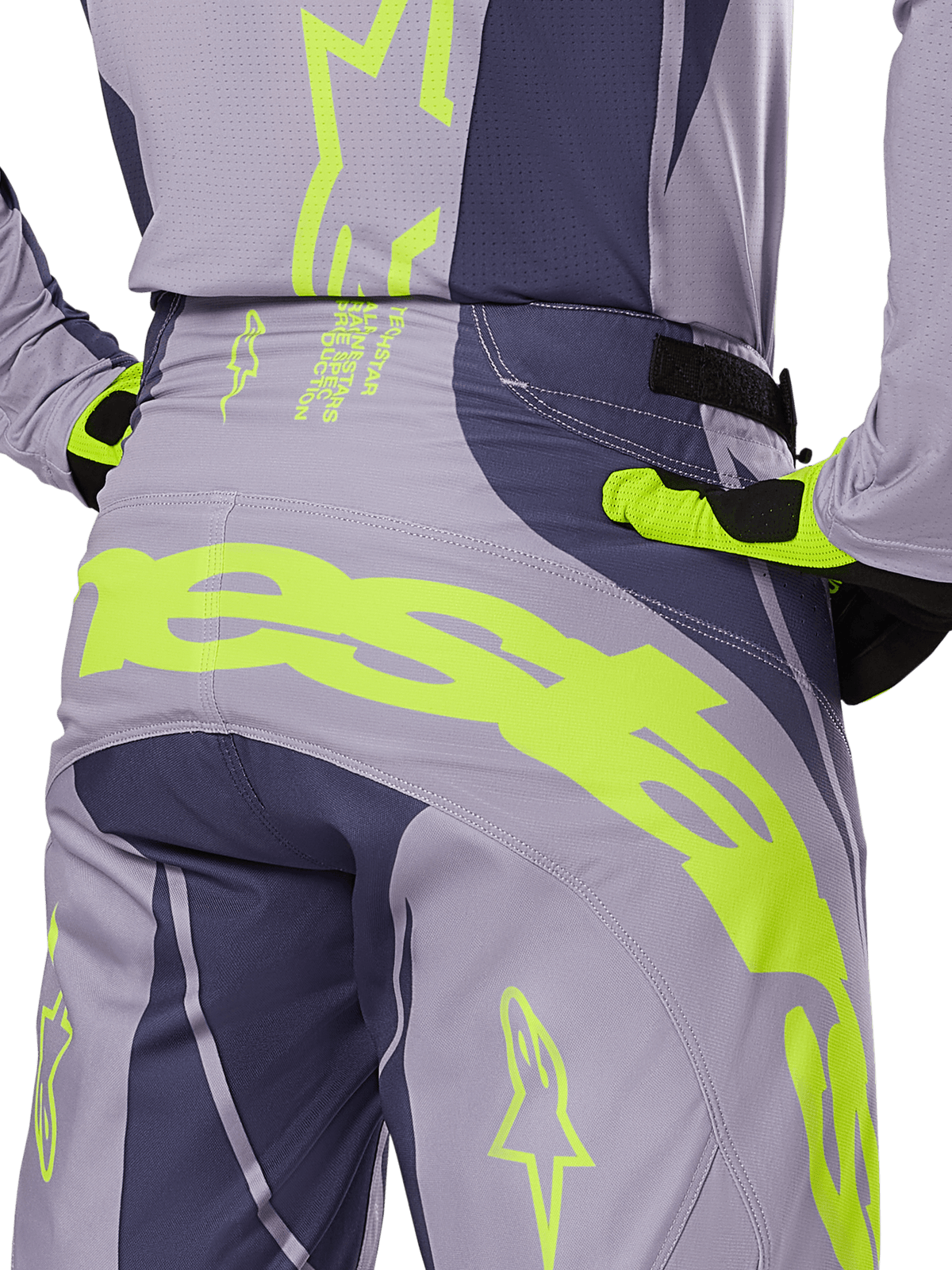 Alpinestars 2025 Techstar Dreem bukser, motocross-bukser, grå og mørkegrå med klare limegrønne detaljer, detaljeret visning bagfra med matchende trøje og handsker, stort fluorescerende gult branding over sædet, atletisk race-pasform til terrænkørsel