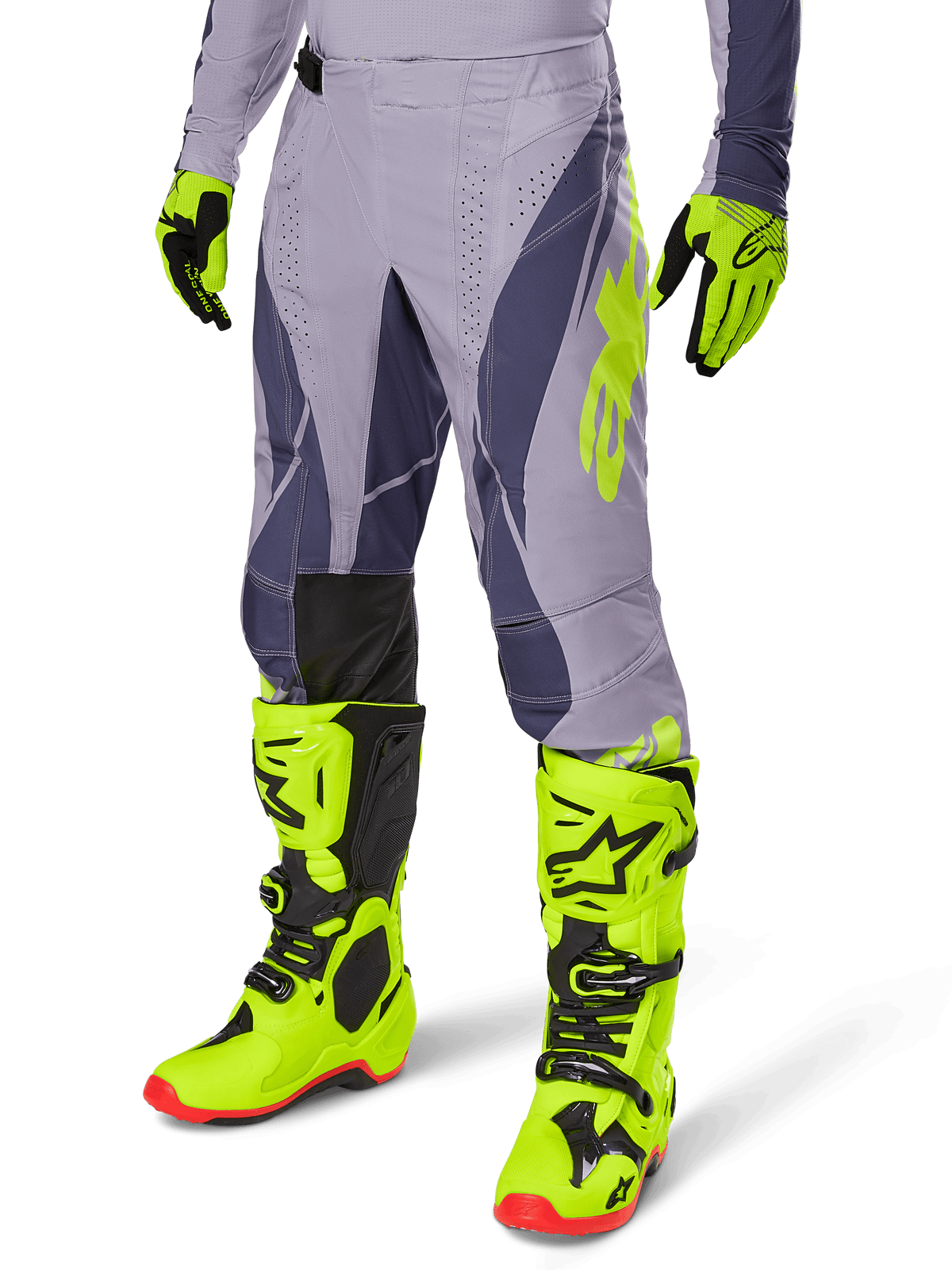 Alpinestars 2025 Techstar Dreem udstyrssæt, motocrossbukser og jersey, grå med mørkelilla og neongule detaljer, båret med matchende neongule støvler og handsker, professionel racerpasform til off-road motocross