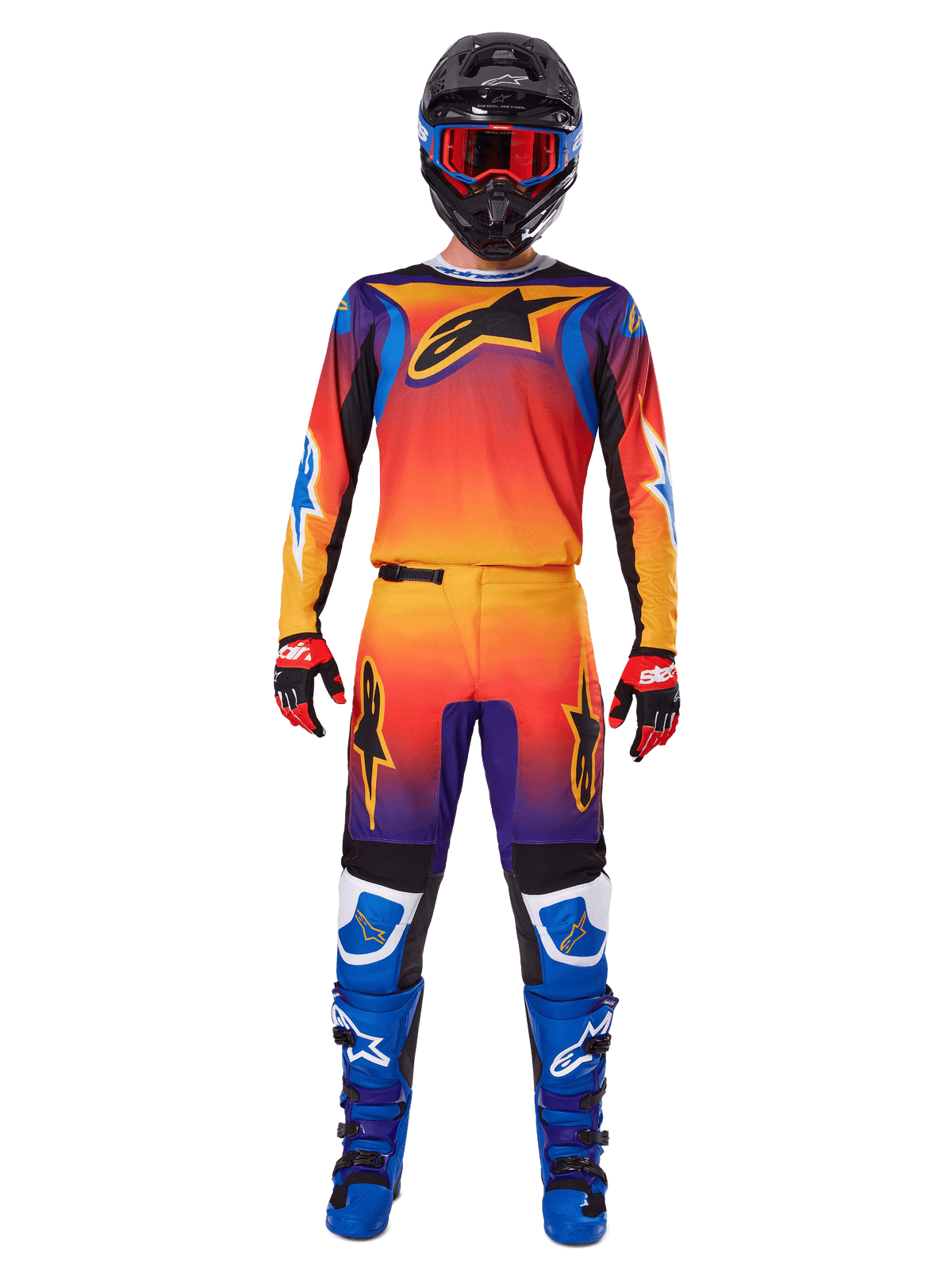 Alpinestars 2025 Fluid Wurx bukser, motocrossbukser, flerfarvet orange, gul og lilla graduering, båret med matchende jersey, sort hjelm med blå goggles, røde og sorte handsker og blå støvler, koordineret motocross-racerudstyr