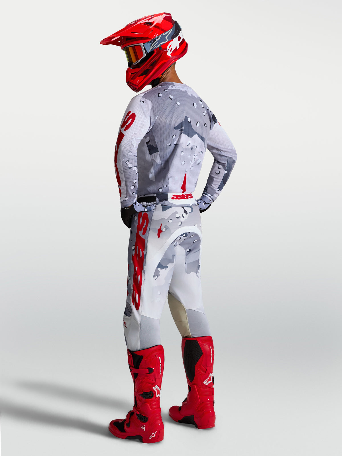 Alpinestars Racer Air Lone bukser, herre-motocrossbukser i grå camo og rød, ventileret køreudstyr til terrænkørsel.