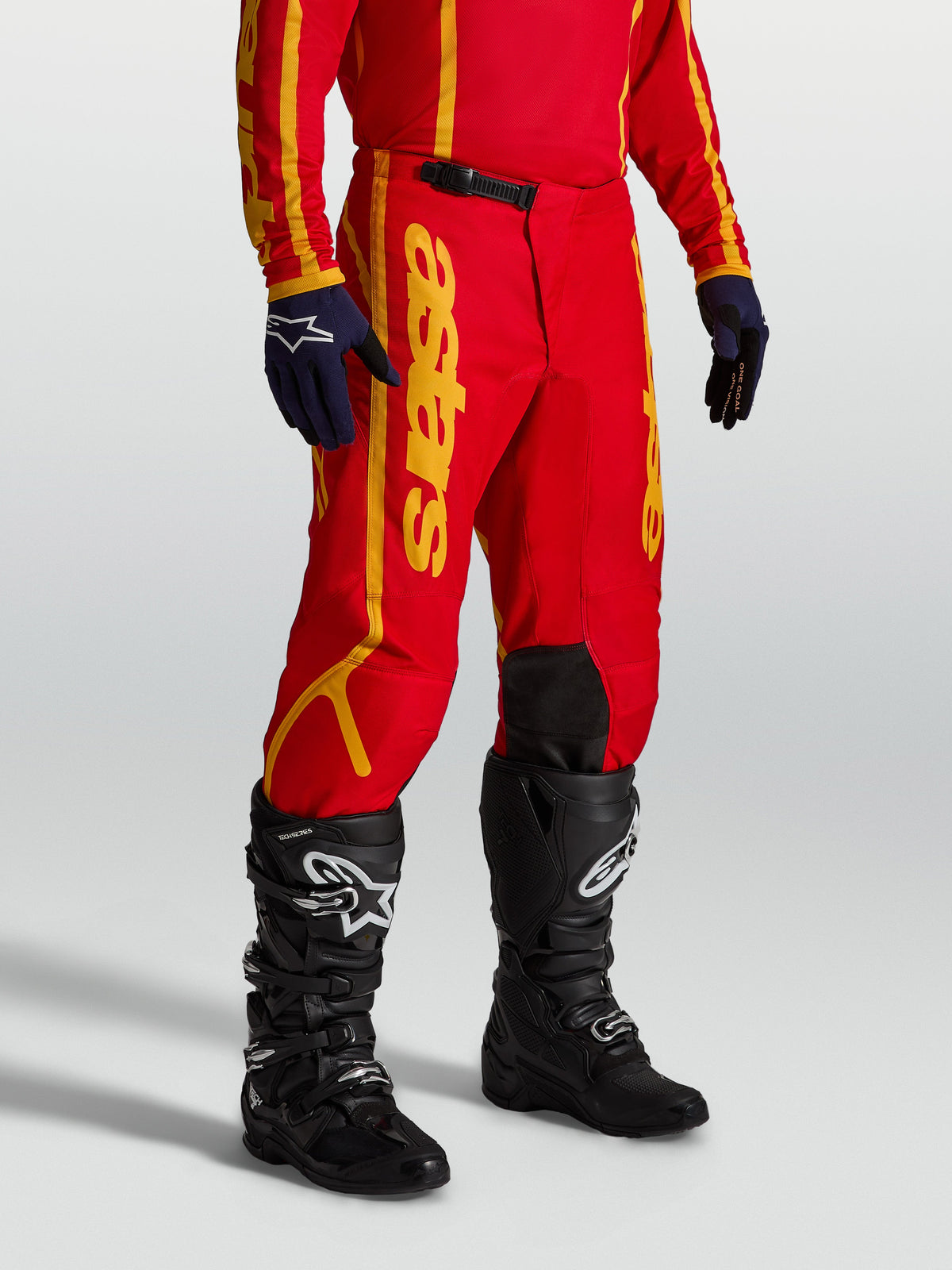 Alpinestars Fluid Apex V2 Bukser, herre-motocrossbukser i rød og guld med forstærket 600D polyfabric.