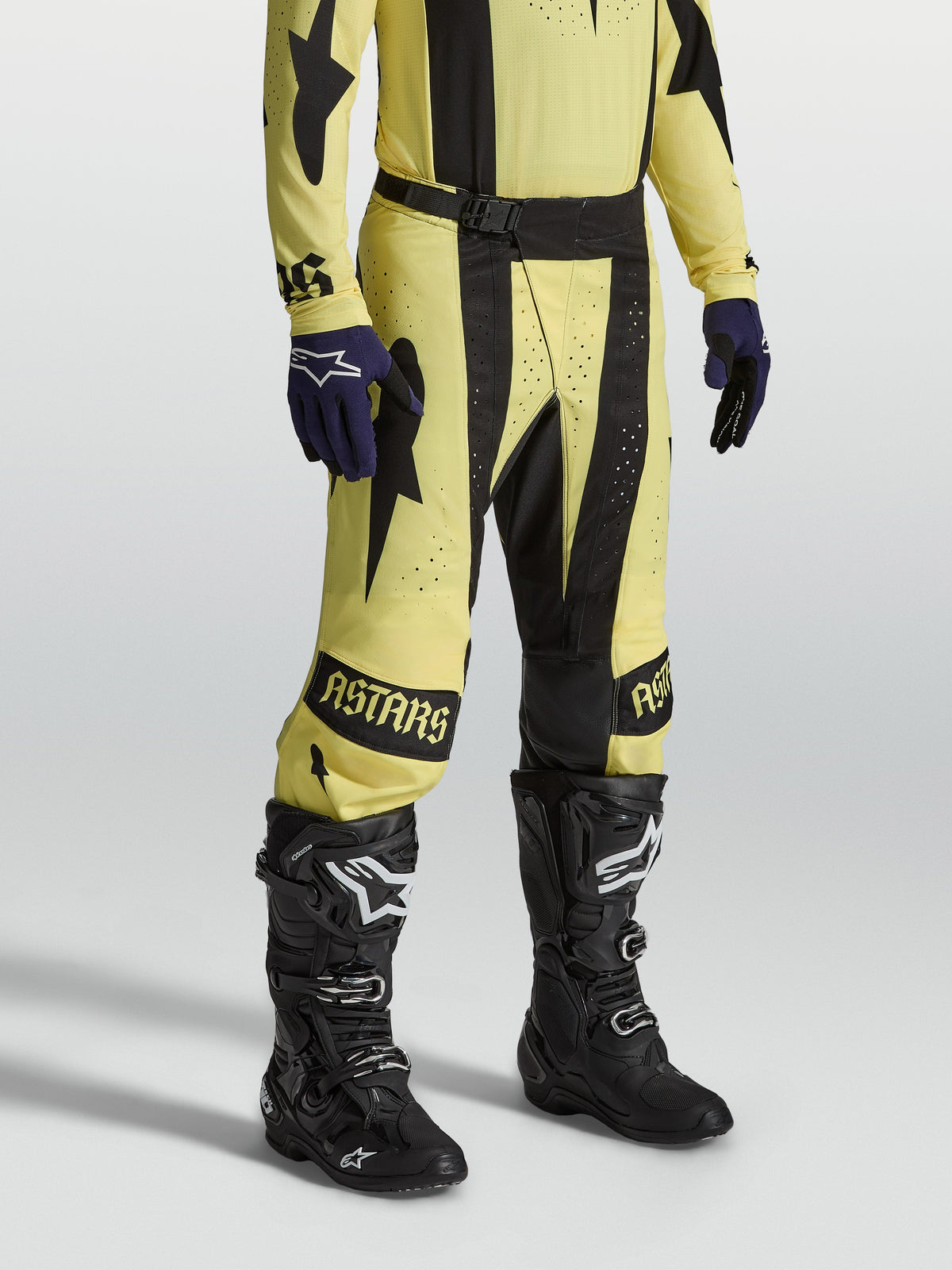 Alpinestars Techstar Atrox bukser, herre-motocrossbukser i gul og sort med 4-vejs stræk-ripstop og atletisk pasform.
