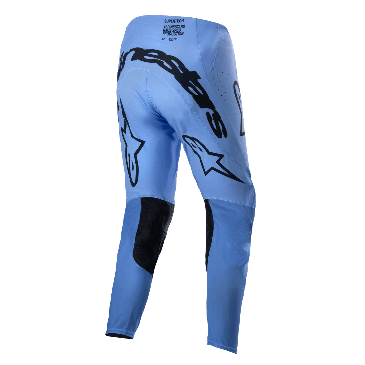 Alpinestars 2024 Supertech Dade bukser, motocross-bukser, lyseblå, set bagfra med stort sort Alpinestars-logo over bagen, stjernelogoer bag på benene, sorte forstærkede indvendige knæpaneler og perforerede ventilationszoner.