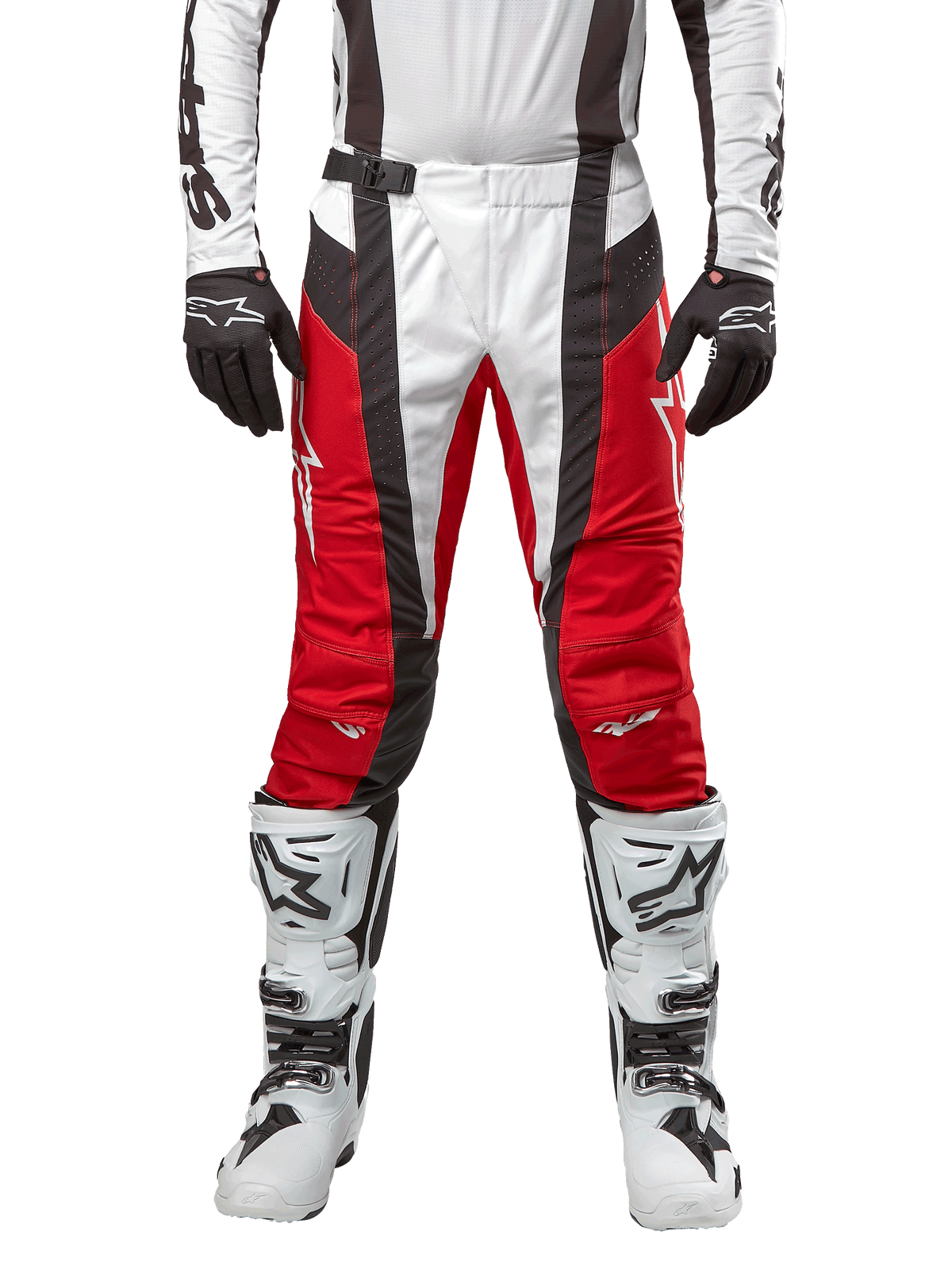 Alpinestars 2024 Techstar Ocuri bukser, motocrossbukser, Mars Red, hvid og sort, set forfra, båret med matchende hvid trøje, sorte handsker og hvide støvler, med åndbare perforerede paneler og et racing-inspireret snit til off-road-performance