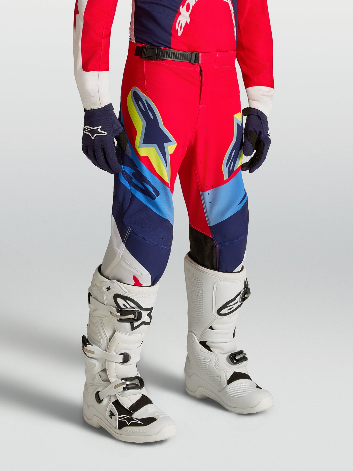 Alpinestars 2027 Supertech Dyna bukser ungdom, rød og navyblå motocrossbukser i stretch rip-stop med atletisk pasform til off-road racing
