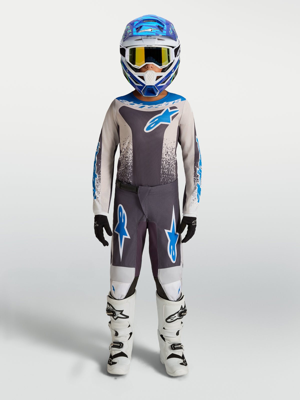 Alpinestars Fluid Drag bukser til ungdom, gråt og blåt motocrossudstyr med slidstærkt polyfabric og hvide støvler