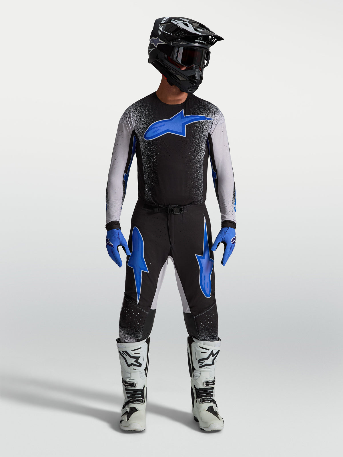 Alpinestars Supertech Hiten AFD trøje og køresæt til herrer, sort og blå motocross-beklædning med ergonomisk pasform.
