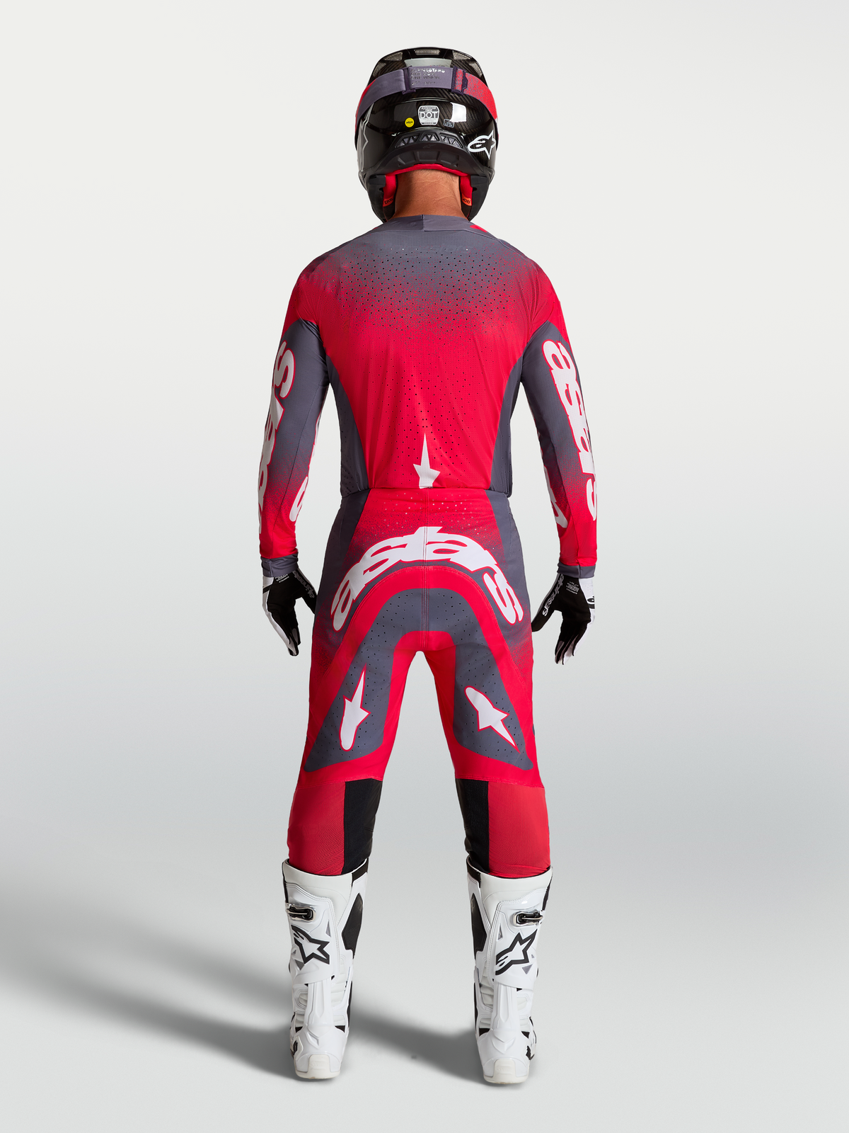 Alpinestars Supertech Hiten AFD trøje til professionel motocross, rød og grå, set bagfra på model.