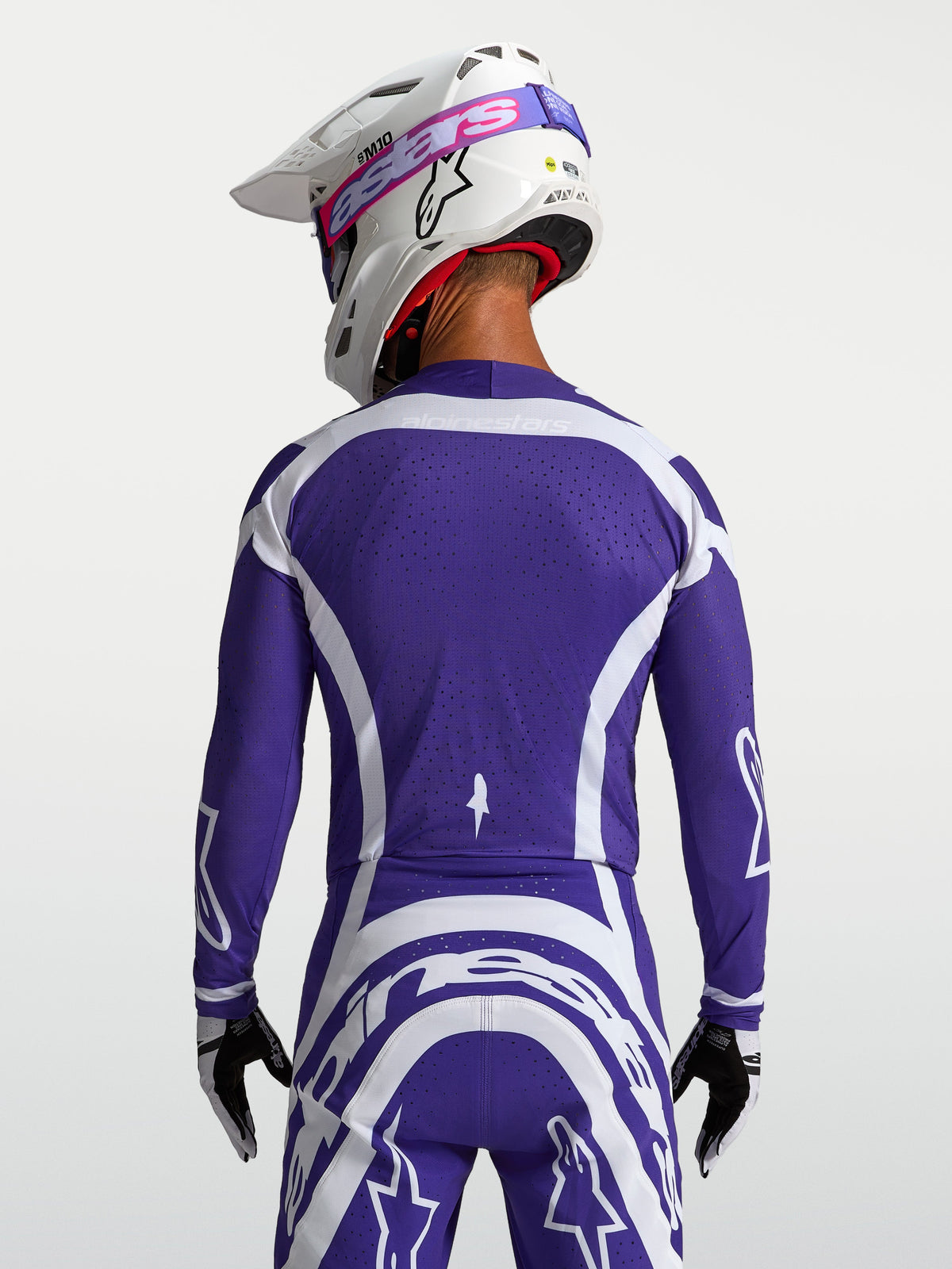 Alpinestars Supertech Vesta trøje, dyb blå og hvid motocrosstrøje med ventileret mesh, set bagfra på model.