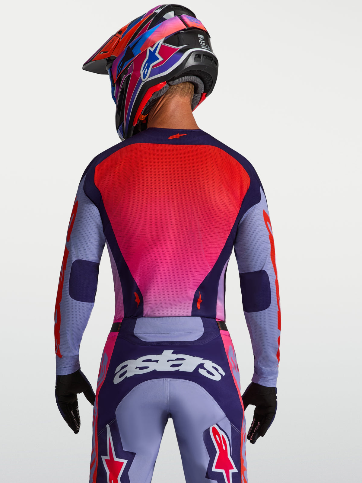 Alpinestars Racer Air Hunt trøje, motocrosstrøje til herrer, lilla og pink, åndbart mesh, set bagfra på model