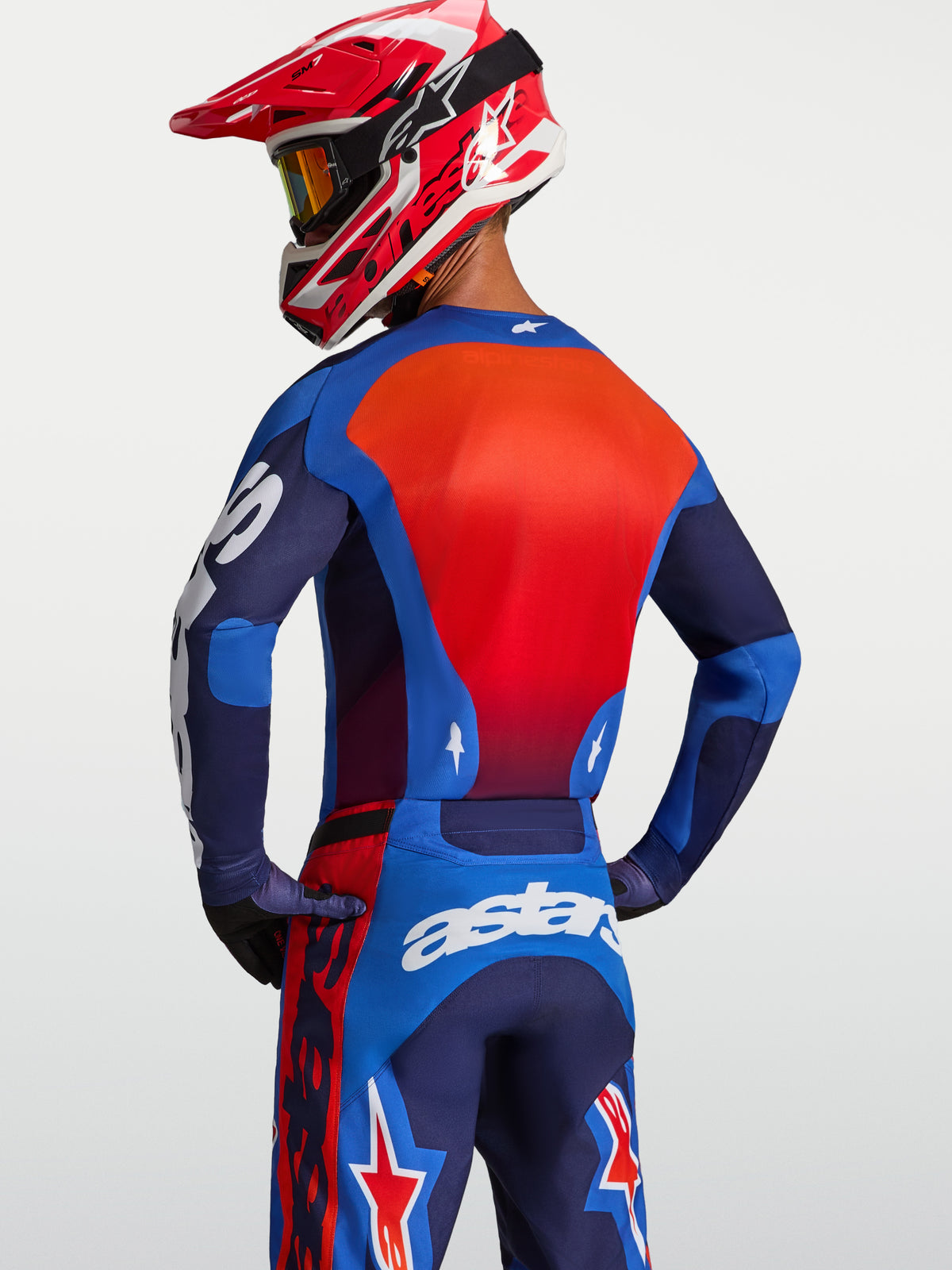 Alpinestars Racer Hunt trøje, herre-motocrosstrøje i blå og rød, fugttransporterende materiale med racepasform, set bagfra