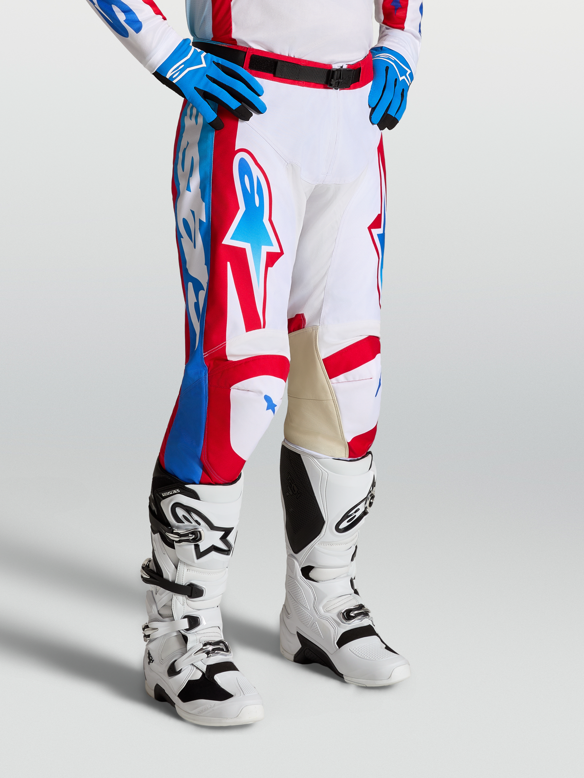 Alpinestars Racer Hunt bukser til motocross, hvid, rød og blå med læderforstærkning på knæene, herre