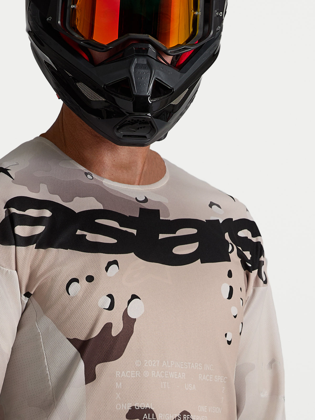 Alpinestars Racer Lone Jersey, Men's Motocross Jersey, Desert Camo and Black, lightweight polyfabric, close-up on-model.