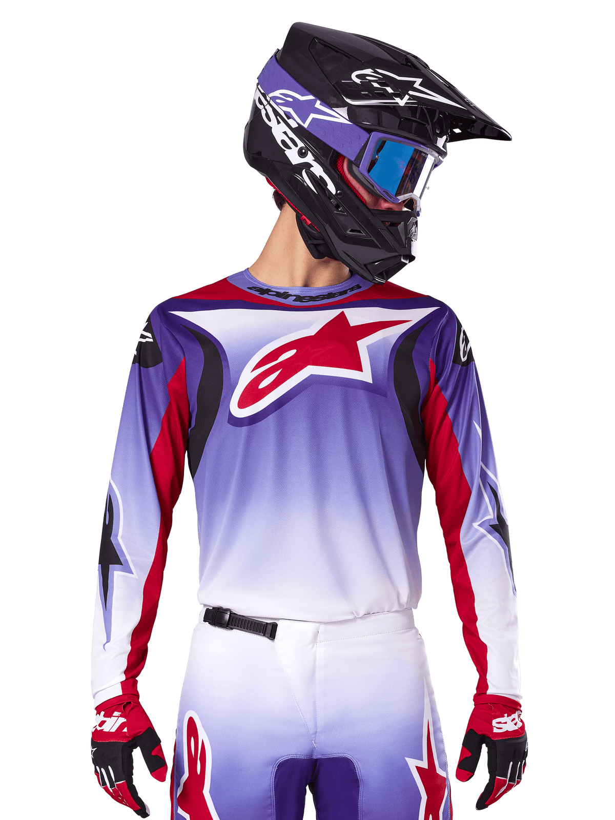 Alpinestars 2025 Fluid Wurx Jersey, motocross racingtrøje, lilla til hvid gradient, rødt stjernelogo og accenter, atletisk pasform, båret med matchende bukser, sort hjelm og røde handsker