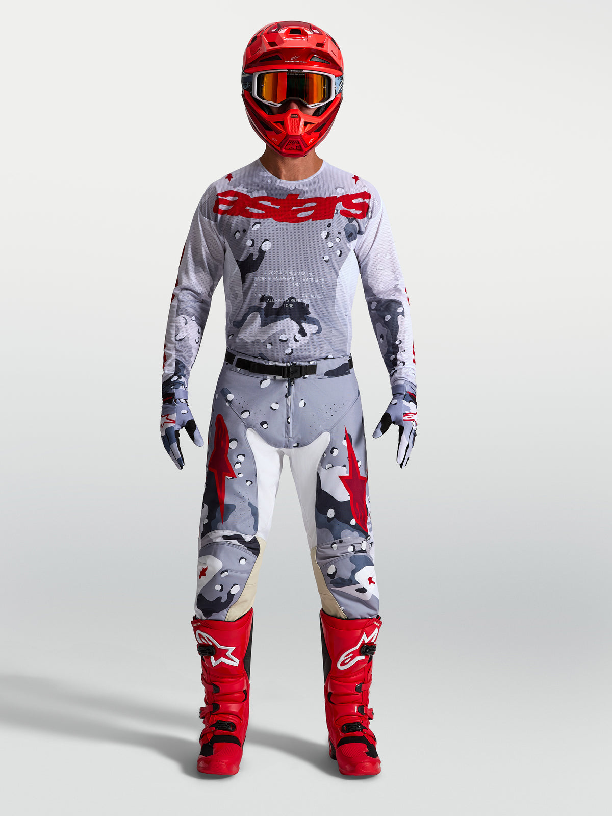 Alpinestars Racer Air Lone trøje, herre motocrossudstyr i grå camo og rød med høj luftgennemstrømning og åndbart mesh.