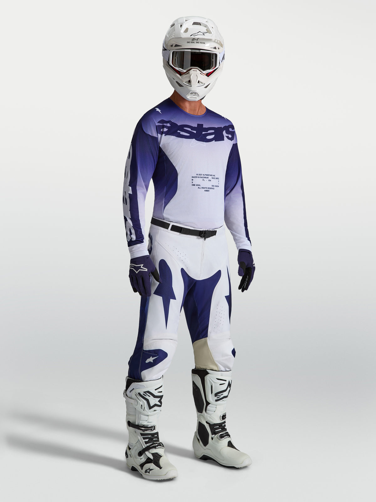 Alpinestars Racer Air Amber trøje og udstyrssæt, blå og hvid ventileret herre-motocrossbeklædning, vist på model.