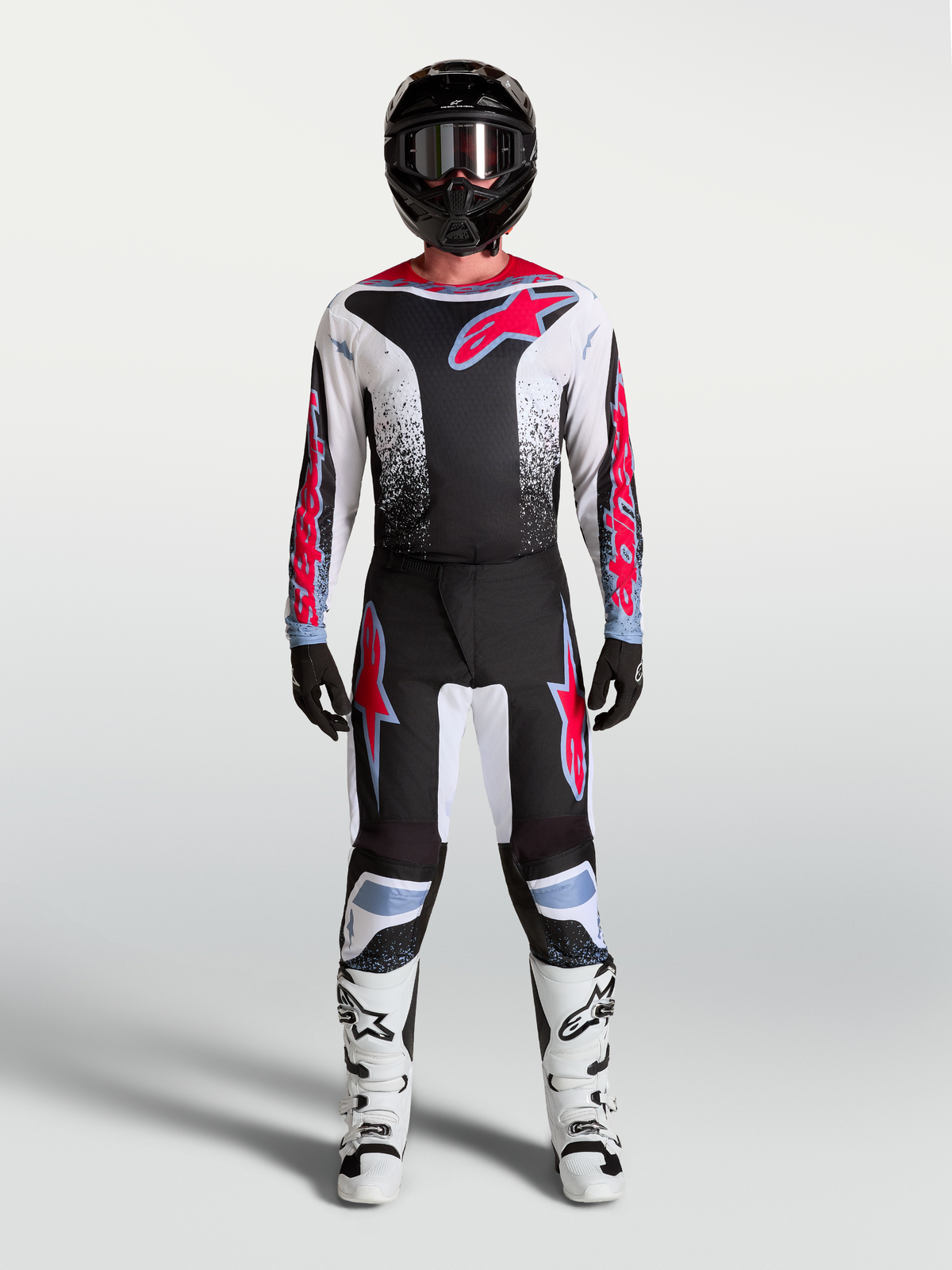 Alpinestars Fluid Drag Trøje og Fluid Drag Gear Set, motocrossudstyr i sort og hvid med rød grafik til terrænkørsel