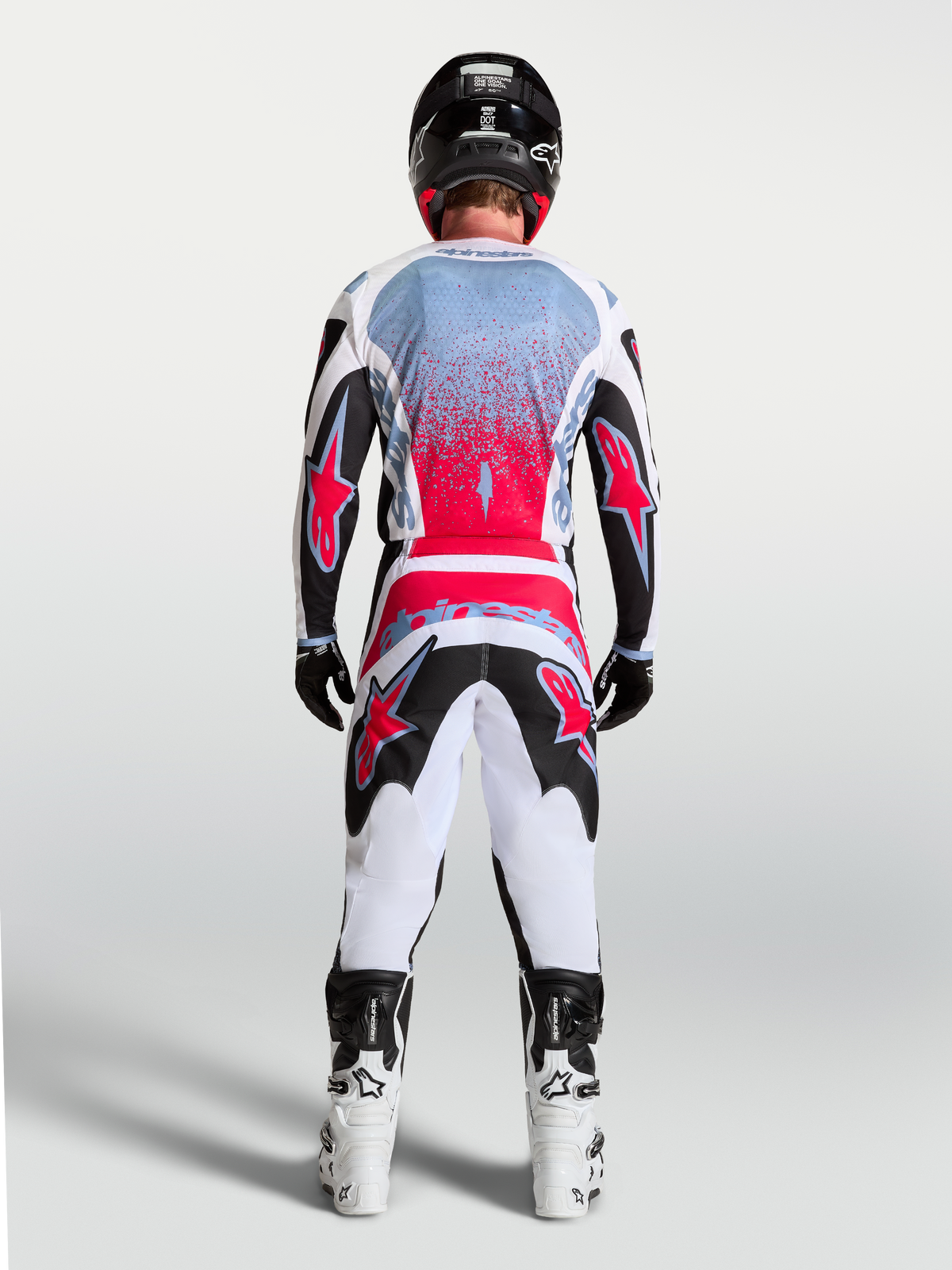 Alpinestars Fluid Drag trøje, herre-motocrosstrøje i sort og rød fluo, set bagfra på en kører til motocross racing.