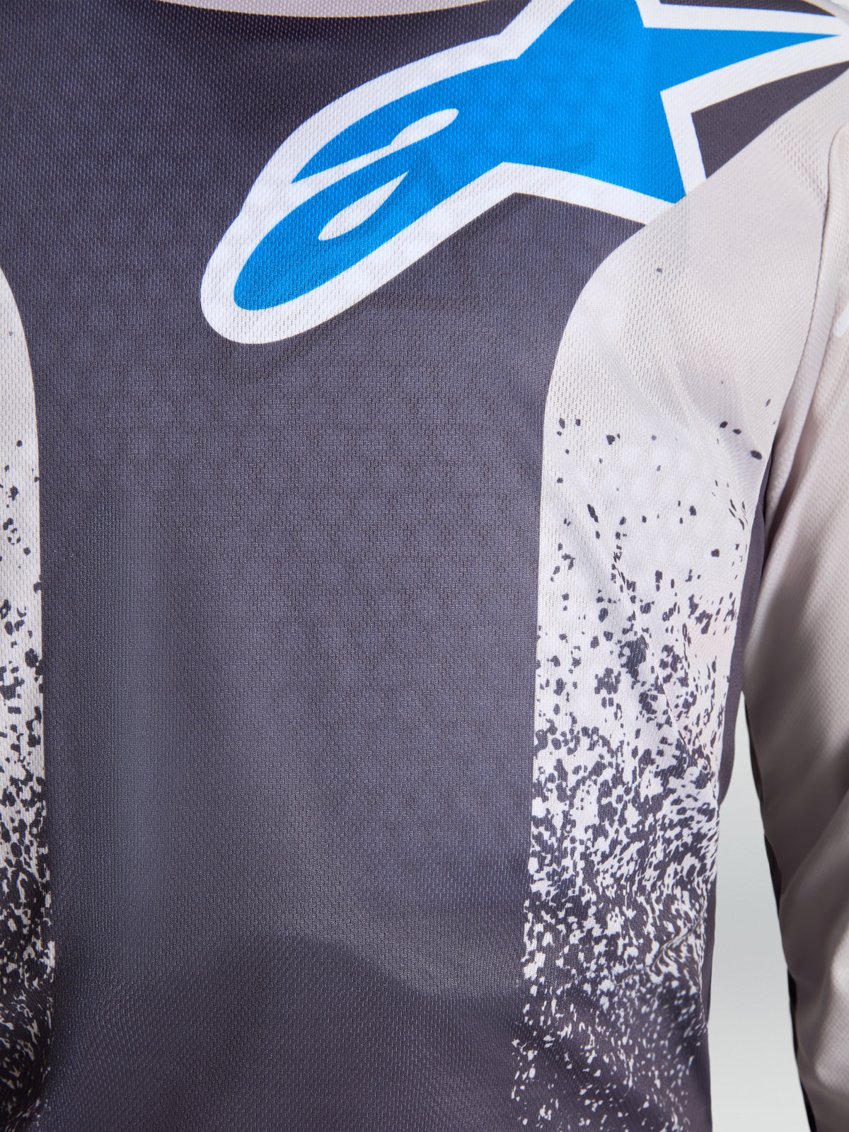 Alpinestars Fluid Drag trøje, herremotocrosstrøje i grå og blå, nærbillede af åndbart poly-stof med stjernelogo.