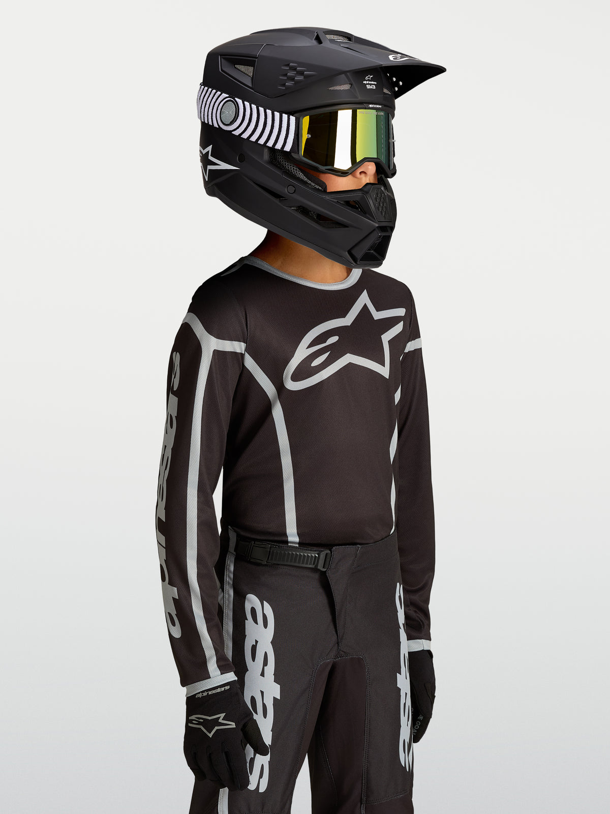 Alpinestars Youth Fluid Apex V2 trøje, motocrossracing til unge, sort og sølv, fugttransporterende tekstil med Astars-logo