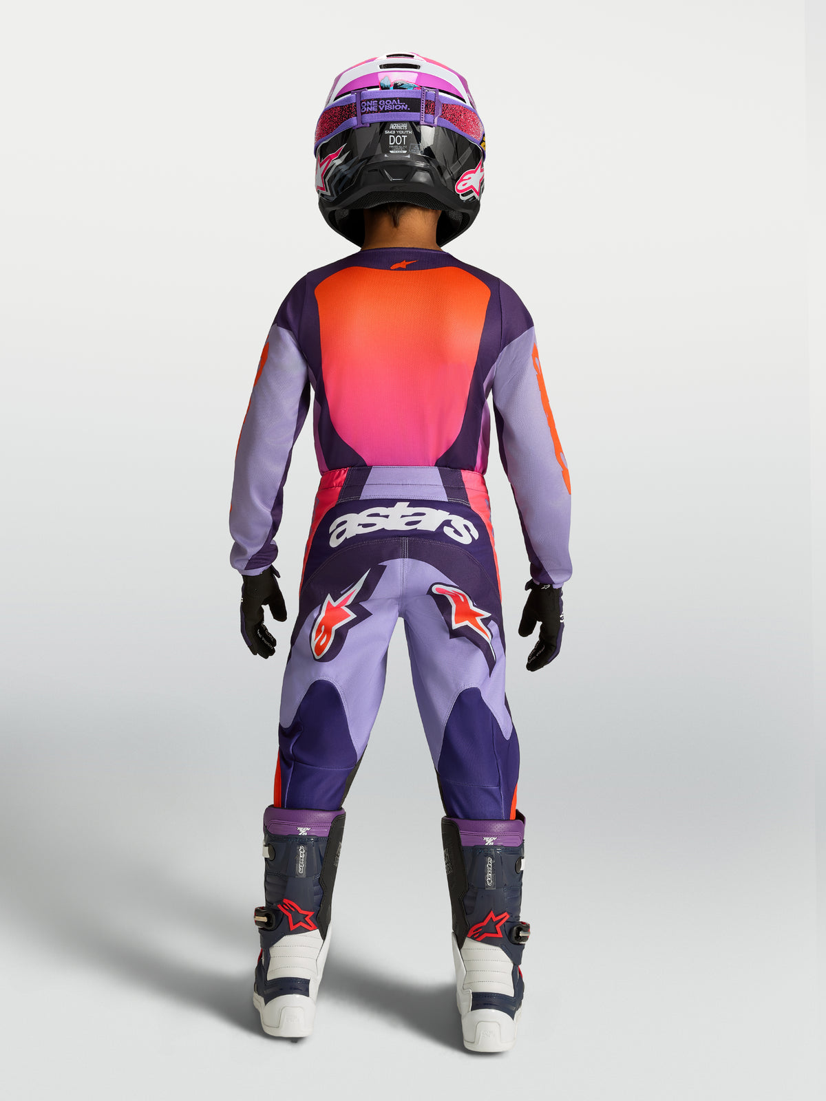 Alpinestars 2027 Fluid Hunt trøje og udstyrssæt til ungdom, lilla og pink fluo motocrosstøj, set bagfra på rytter.