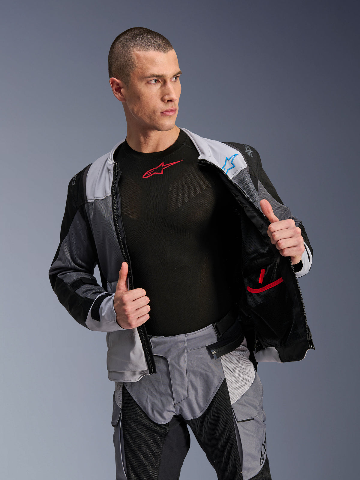 Alpinestars ST-2 Air Jakke, Ice Gray Dark Gray Black, motorcykel touringjakke, vist åben for at fremvise indvendigt mesh-for og lommer, kombineret med matchende bukser og sort basislag