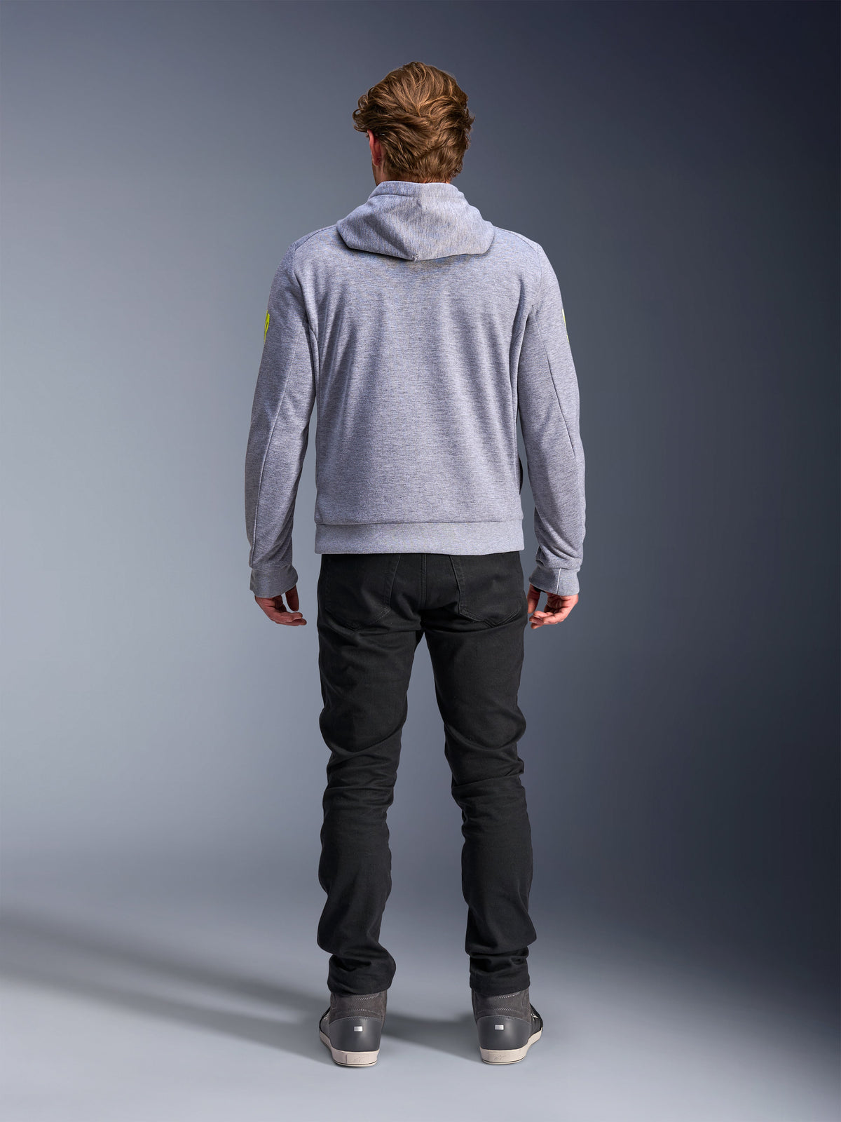 Alpinestars Chrome V2 Sport hættetrøje, urbant herre-motorcykeludstyr i grå og gul, set bagfra, teknisk fleece.