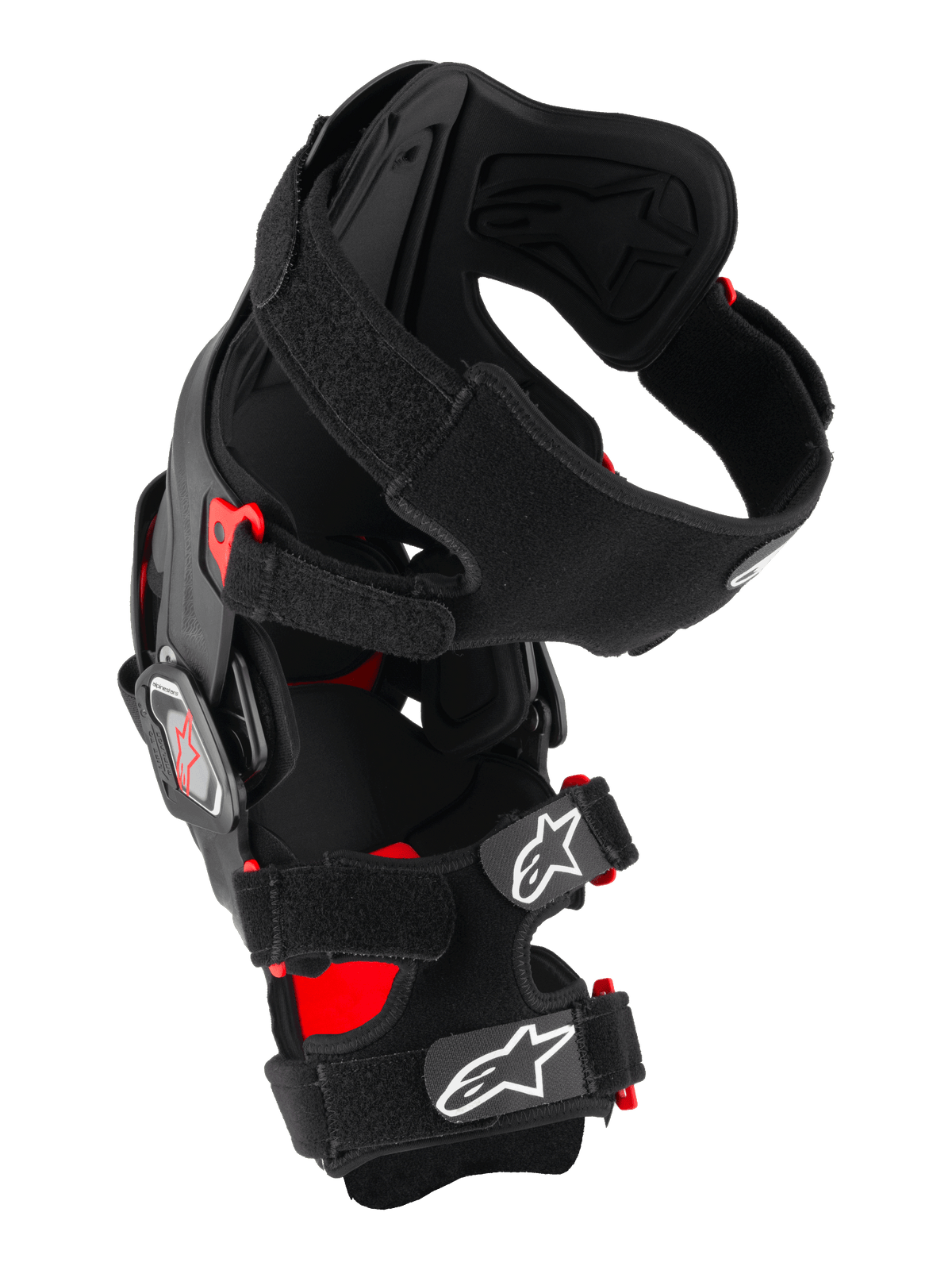 Alpinestars RK-7 Plasma knæbeskytter, motocross knæbeskytter, sort og rød, set fra siden med den asymmetriske fiberforstærkede ramme, fire-punkts hængselsystem og polstrede X-stropper med hvide Astar-logoer