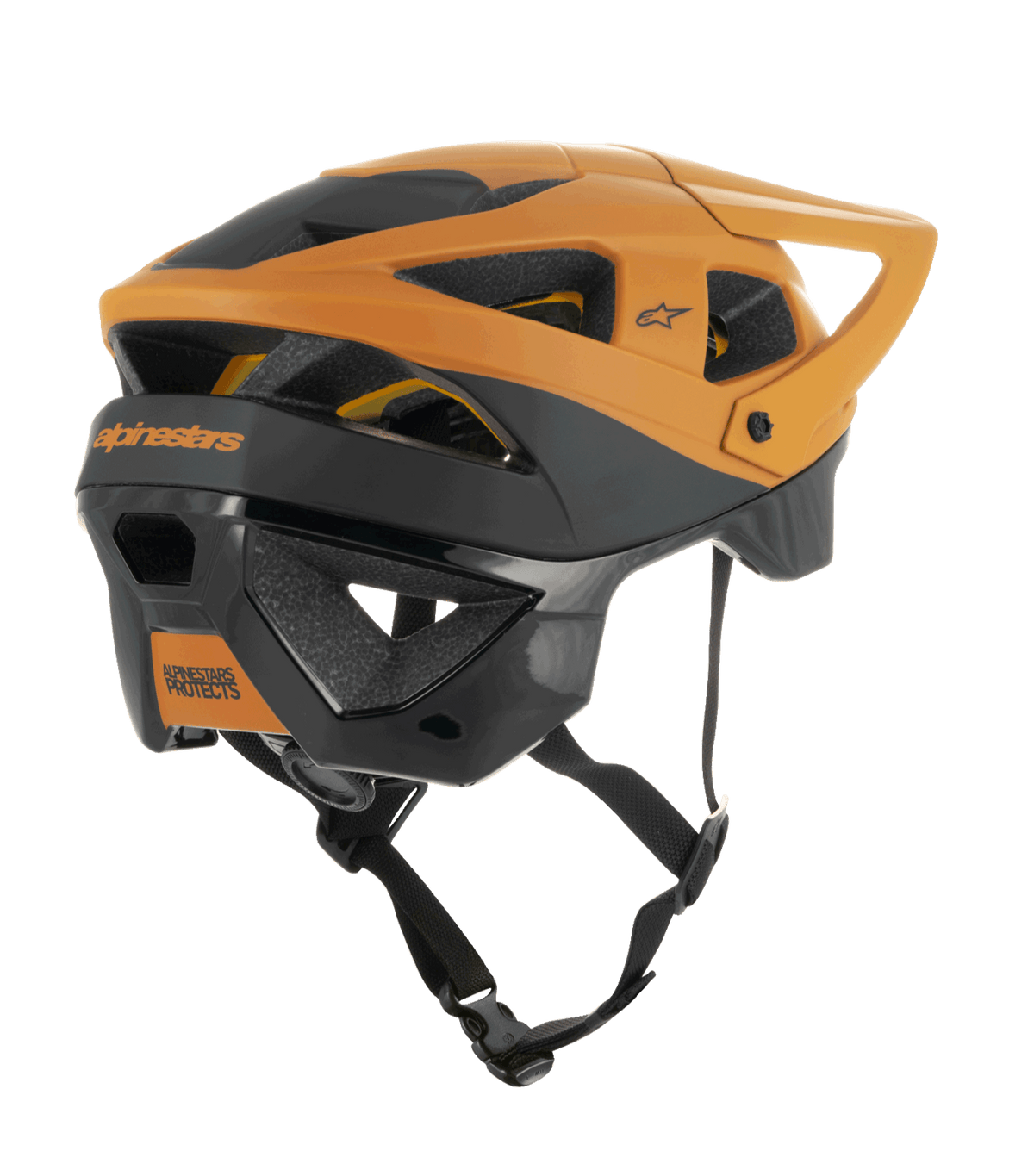Alpinestars Vector Tech Zeal-hjelm, MTB-hjelm, sort og mørk guld, set bagfra fra siden med flere ventilationsåbninger, justerbar skygge og sikker sort hagerem, beskyttende mountainbike-udstyr med Alpinestars-branding