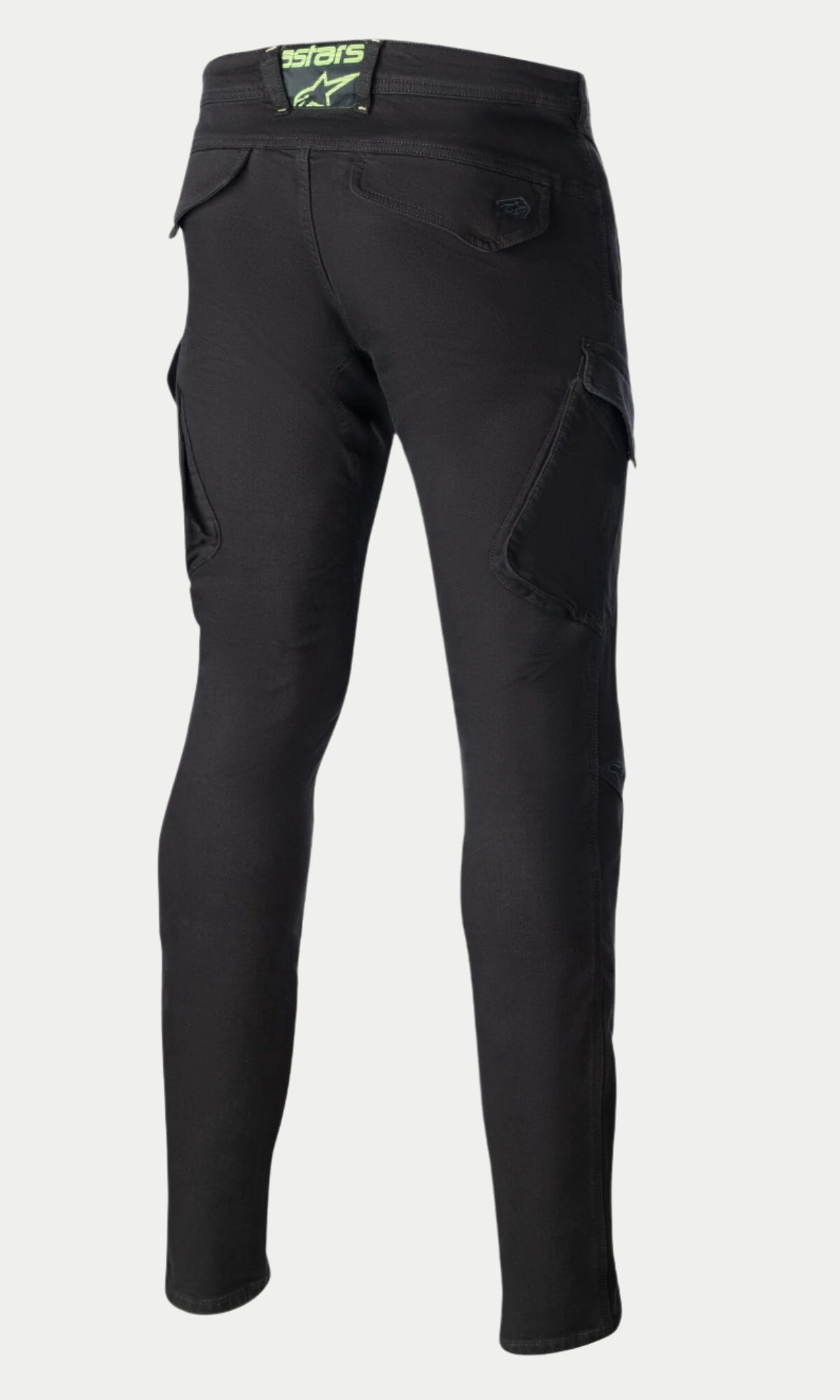 Alpinestars Caliber Slim Fit Tech kørebukser, sort, set bagfra med fokus på den slanke tilspidsede pasform, cargolommer i kampstil og baglommer med klap, lysegrønt logomærke på taljen.