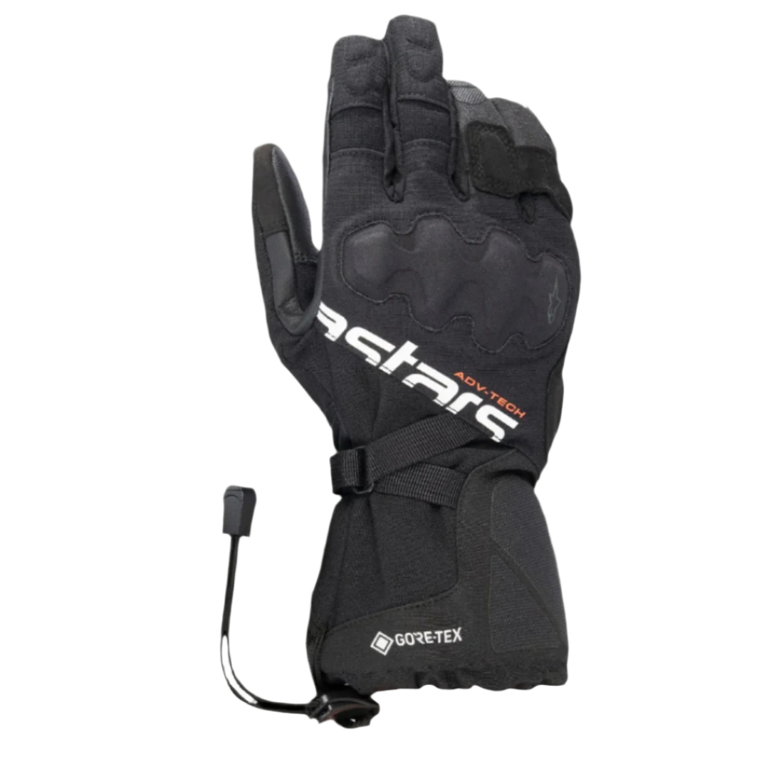 Alpinestars XT-5 GORE-TEX-handsker, sorte motorcykelhandsker, med hvidt Astars-branding og orange ADV-TECH-tekst, design med lang manchet og dækket knobeskyttelse, GORE-TEX-logo og chok-snorelukning, adventure touring-udstyr