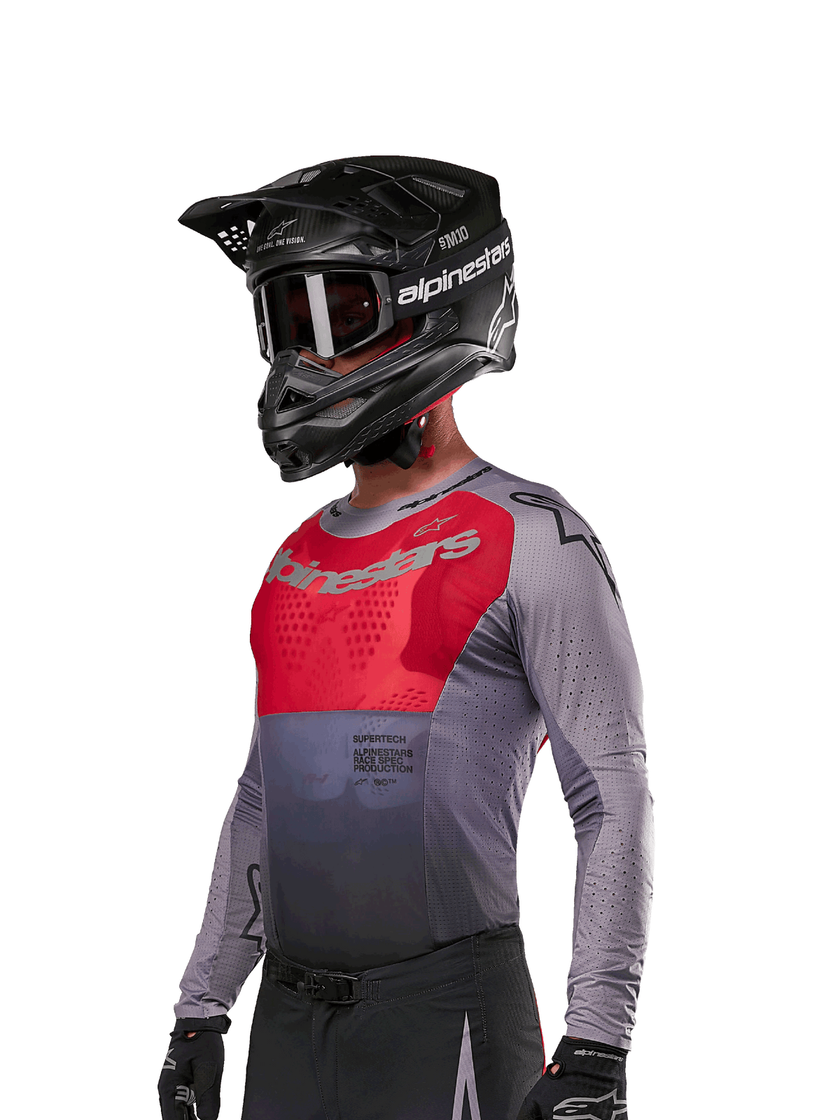 Alpinestars 2024 Supertech Dade trøje, motocross-jersey, rød og grå, langærmet med laserskårne perforeringer, båret af kører med sort hjelm og handsker, professionel atletisk racing-pasform