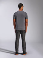 Alpinestars Always 2.0 CSF Tee, kortærmet t-shirt, koksgrå, set bagfra, båret med mørke denimbukser, afslappet motorsport-inspireret streetwear