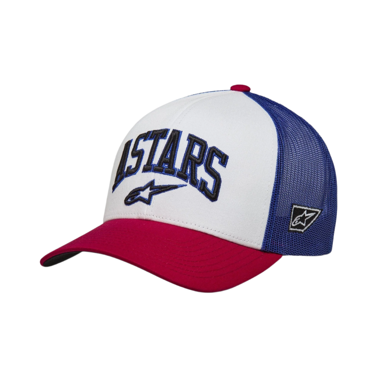 Alpinestars Dunker Trucker Hat, hvid, rød og blå, rød buet skygge med hvidt frontpanel og blå mesh-bagside, har 3D ASTARS-broderi på forsiden, afslappet motorsport-inspireret hovedbeklædning