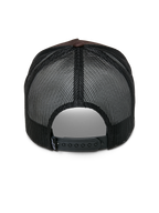 Alpinestars Heritage Patch Trucker kasket, trucker kasket, brun og sort, set bagfra med sorte mesh-paneler, justerbar snapback-lukning og lille hvid logodetalje på remmen