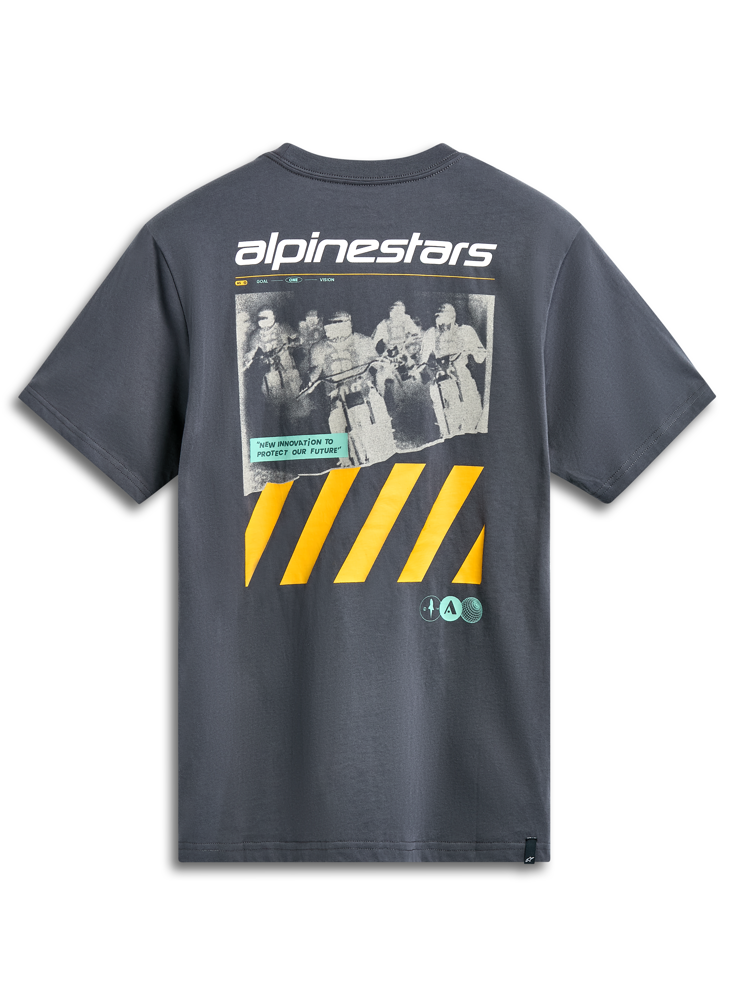 Alpinestars No Barrier CSF Tee, kortærmet t-shirt, koksgrå, stort grafik med et distressed motocross-foto, hvidt Alpinestars-branding og markante gule diagonale striber, casual motorsport streetwear