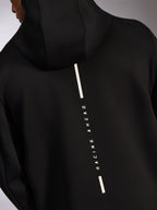 Alpinestars Insight hættetrøje, afslappet sportstøj, sort, set bagfra med lodret hvidt Racing Ahead-stribelogo, glat tri-blend dobbeltsidet fleece, moderne motorsportsinspireret design