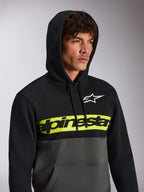 Alpinestars Parallel hættetrøje, afslappet streetwear med farveblokering, sort overdel og gunmetal grå underdel, neongult brystbånd med sort Alpinestars ordlogo, hvidt Astars-logo, pullover med hætte og snøre