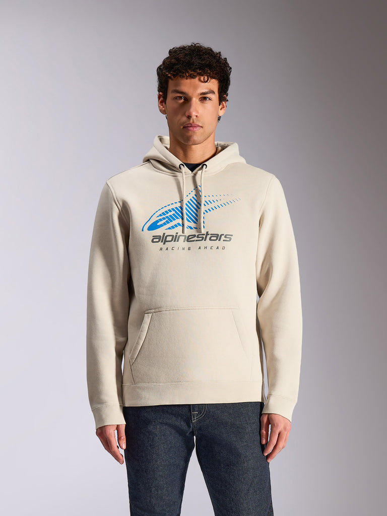 Alpinestars Pulse Hættetrøje, off-white afslappet pullover-hættetrøje, blåt og gråt Astars Combo Logo på fronten med speed line fade-grafik, kængurulomme foran, båret af model med mørke jeans, motorsportsinspireret streetwear