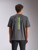 Alpinestars Overhang Oversized CSF T-shirt, kortærmet t-shirt, koksgrå, set bagfra med lodret neongrønt wordmark og cirkulær grafik, afslappet oversized pasform, casual motorsport streetwear