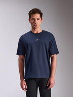 Alpinestars Focused Oversized CSF t-shirt, kortærmet t-shirt, marineblå, lille hvidt Astars-logo på brystet, afslappet motorsport-inspireret streetwear