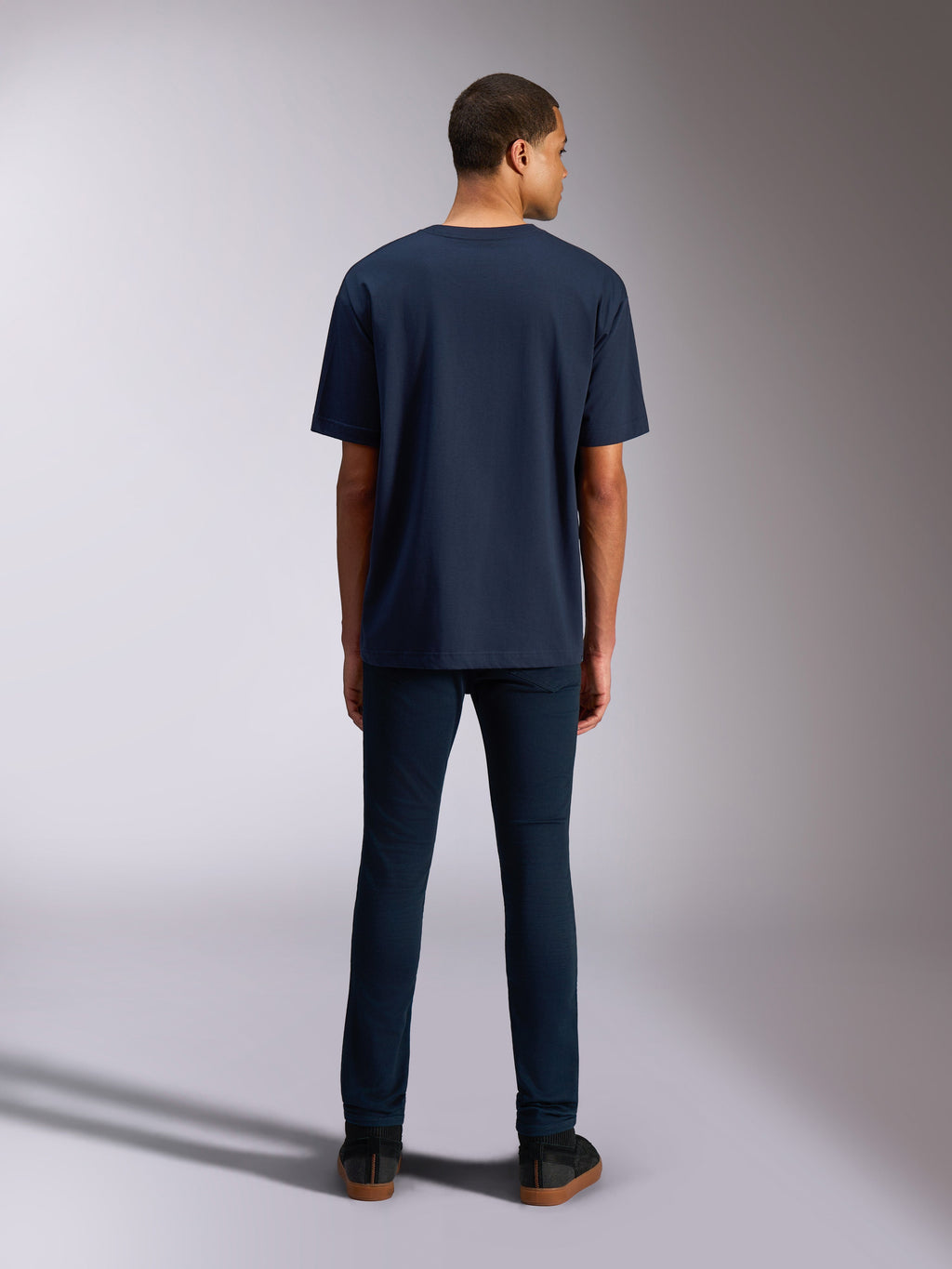 Alpinestars Alter Oversized CSF Tee, kortærmet T-shirt, marineblå, set bagfra, viser den afslappede oversized pasform, afslappet lifestyle streetwear