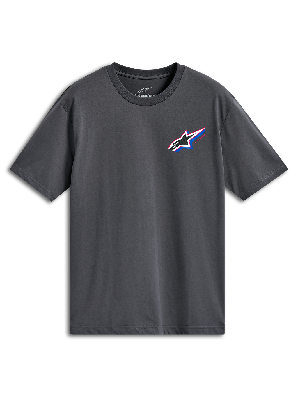 Alpinestars Angler CSF T-shirt, kortærmet T-shirt, koksgrå, flerfarvet Astars-logo på venstre bryst med røde og blå detaljer, afslappet motorsport-streetwear