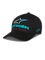 Alpinestars Instinct kasket, sort baseball-kasket med buet skygge, teal Alpinestars-logo og stribet stjerne på fronten, rød 'Racing Ahead'-tekst, teal broderet logo på siden, afslappet motorsport-hovedbeklædning